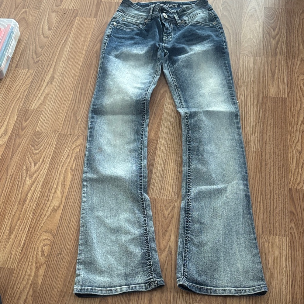 Wallflower Women's Flare Jeans in Faded Blue